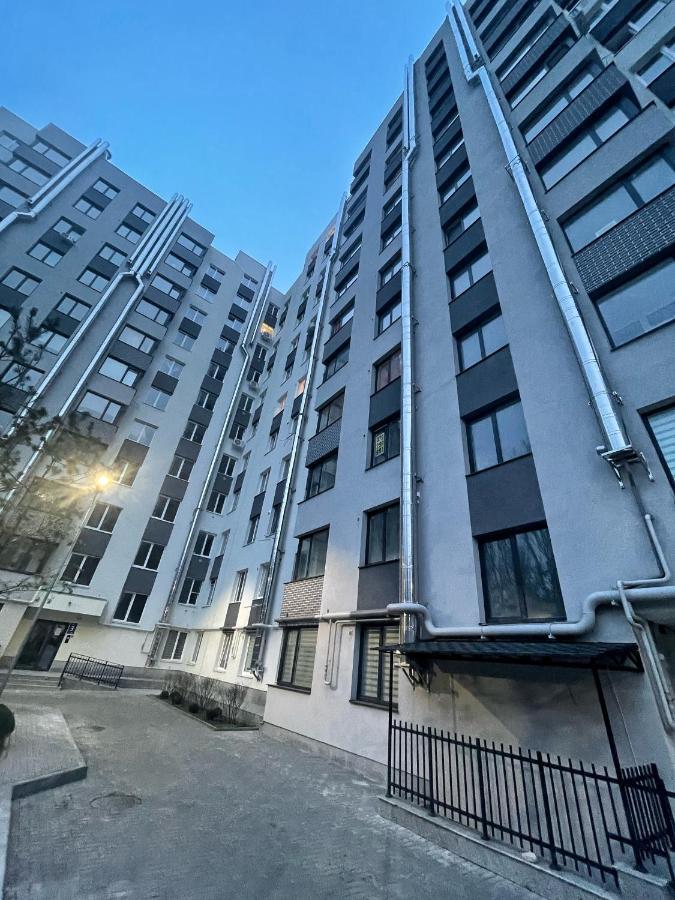 Beautiful Apartment In Chişinău Esterno foto