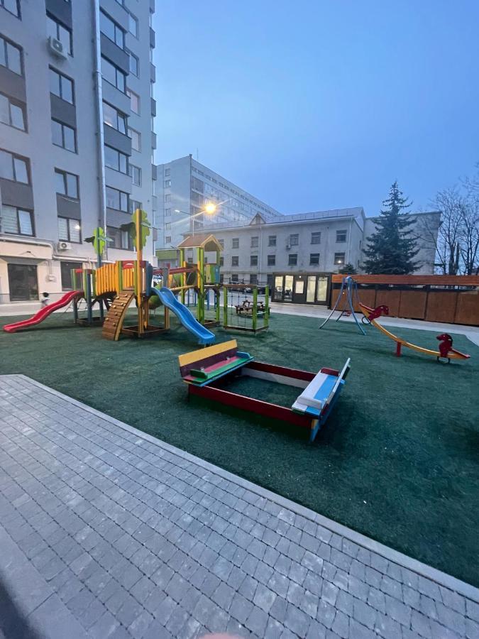 Beautiful Apartment In Chişinău Esterno foto